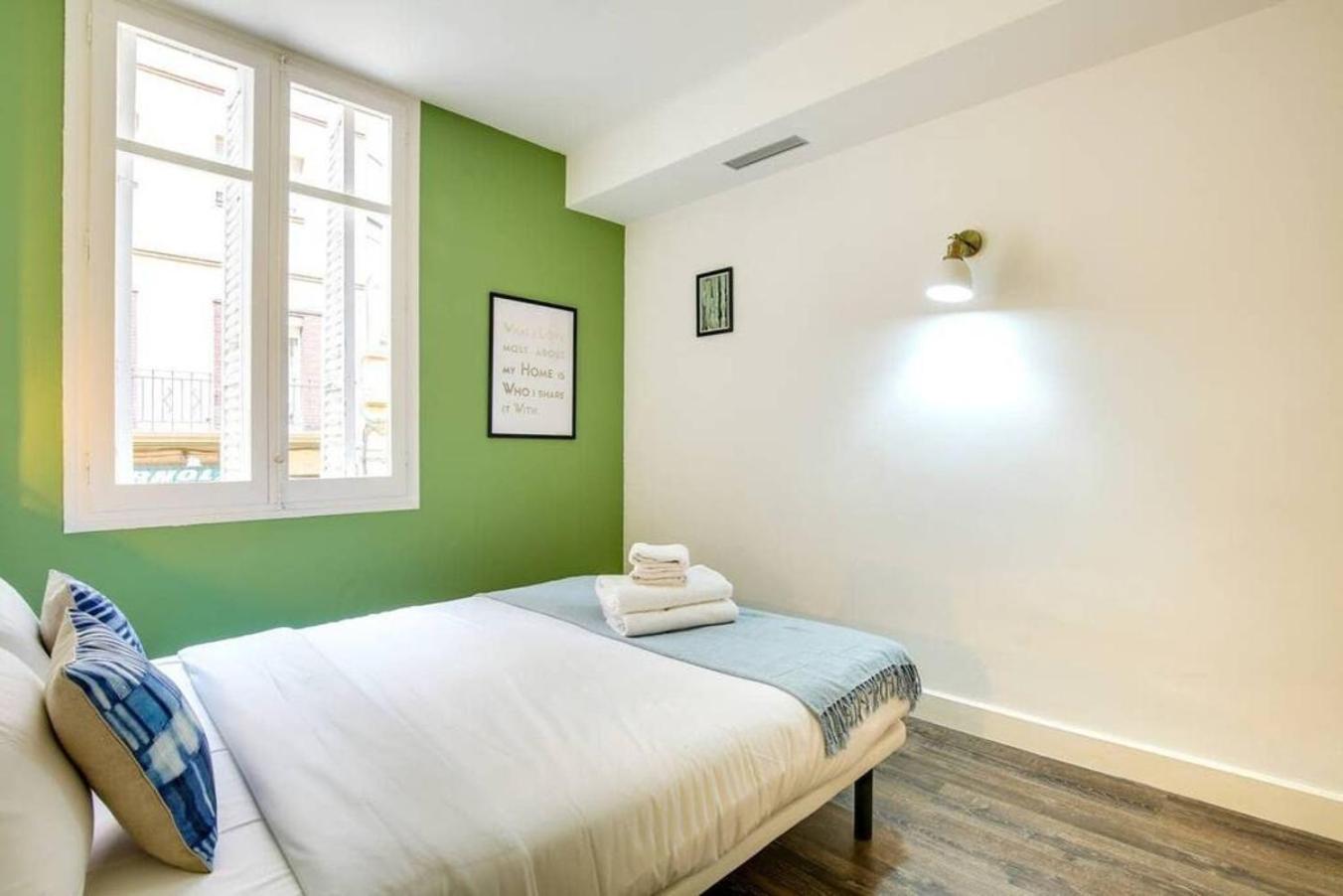 Colorful With Cozy Terrace In Gracia Apartment Barcelona Exterior photo