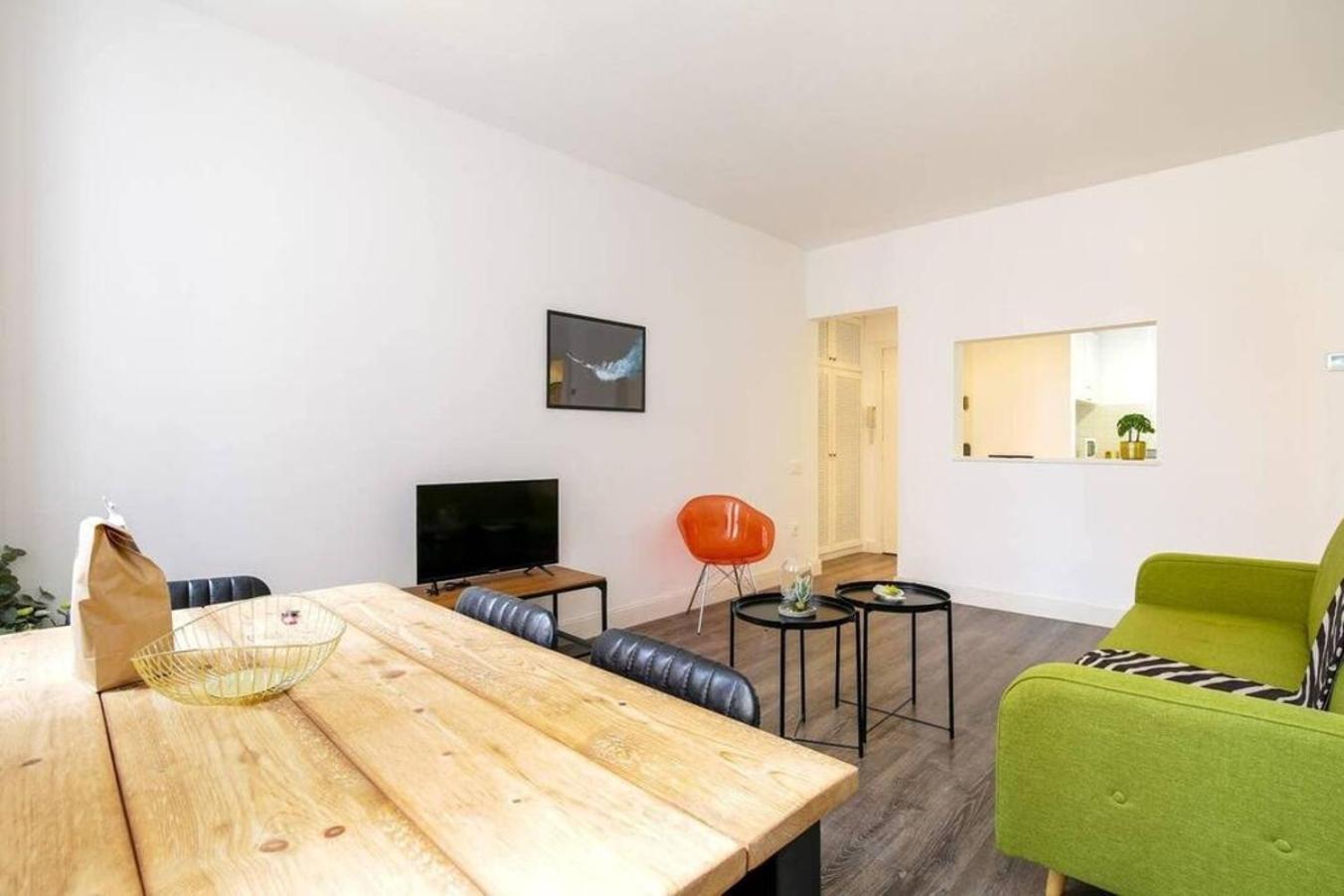 Colorful With Cozy Terrace In Gracia Apartment Barcelona Exterior photo