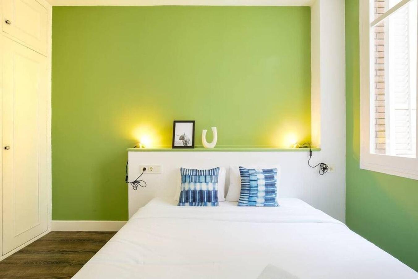 Colorful With Cozy Terrace In Gracia Apartment Barcelona Exterior photo