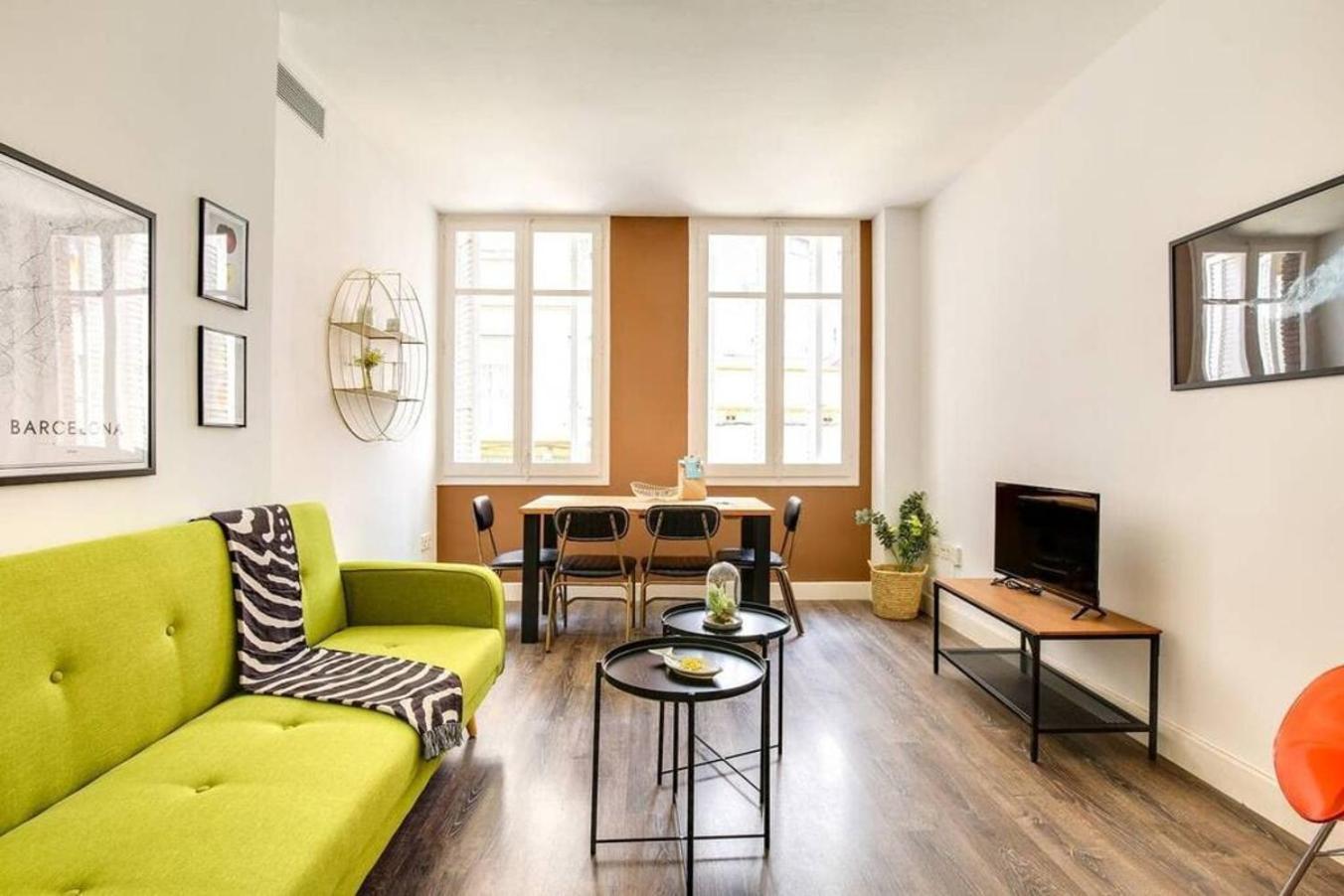 Colorful With Cozy Terrace In Gracia Apartment Barcelona Exterior photo